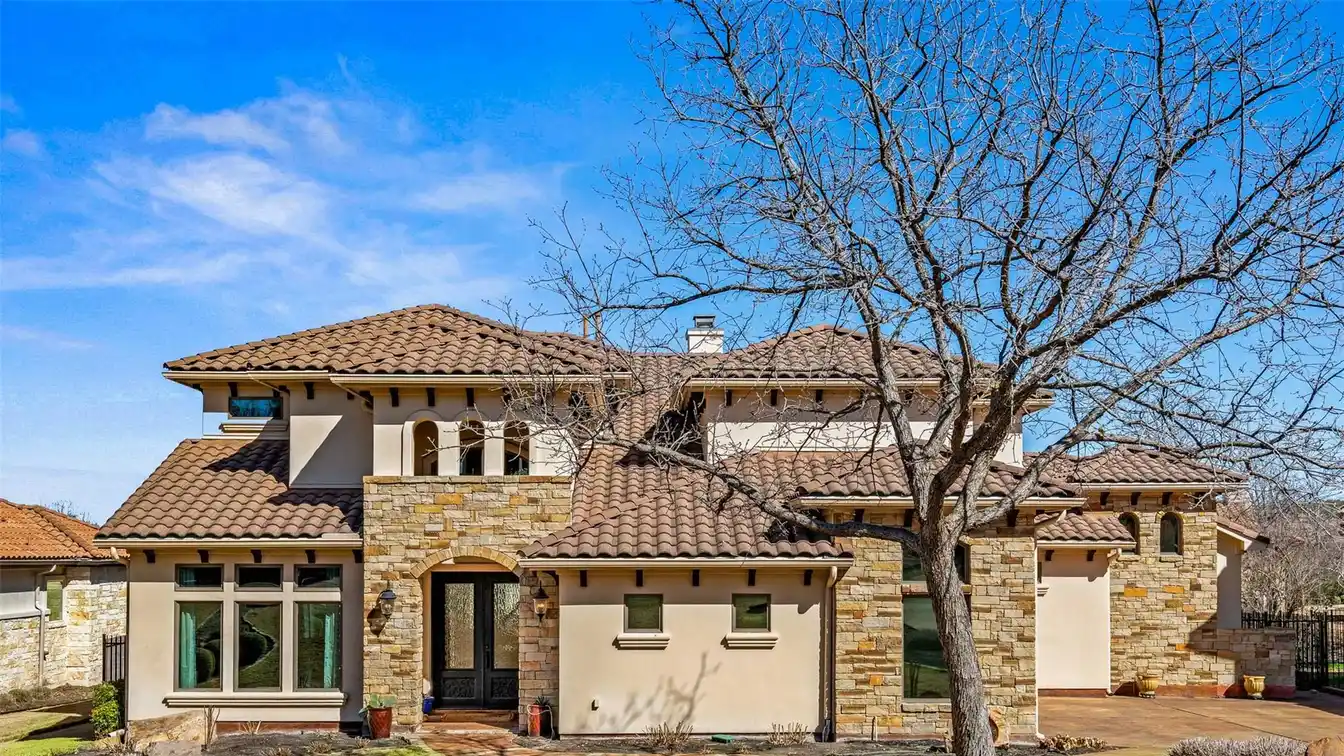 Meticulously Maintained Residence in the Hills of Lakeway