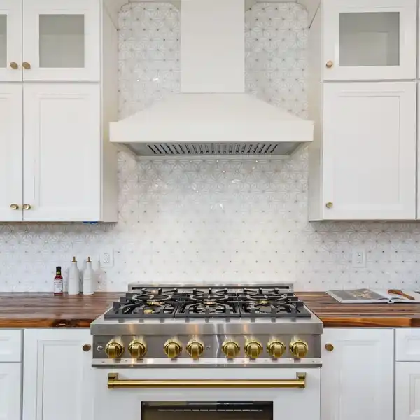 ELEGANCE AND PRACTICALITY IN AN ICONIC NEIGHBORHOOD