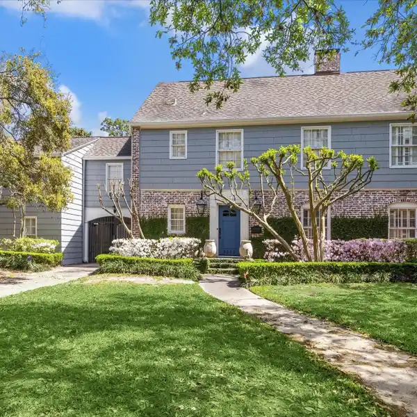 LOVELY HOME IN AN AMAZING LOCATION