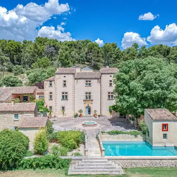 HISTORIC 16TH-CENTURY CHATEAU WITH ELEGANT COURTYARD