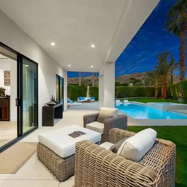 BEAUTIFULLY REIMAGINED PALM SPRINGS ESTATE