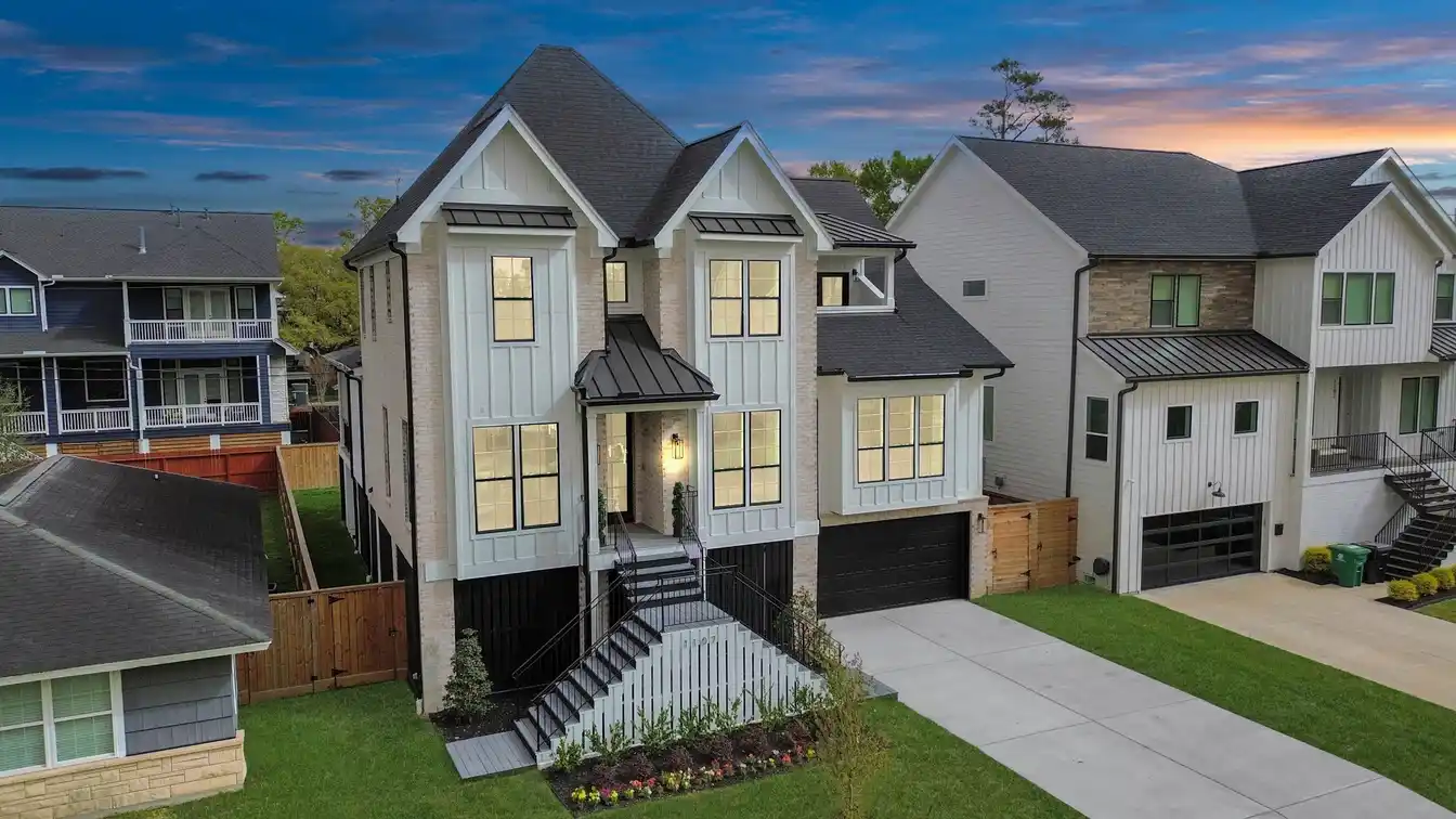 Luxury Residence in Timbergrove Manor