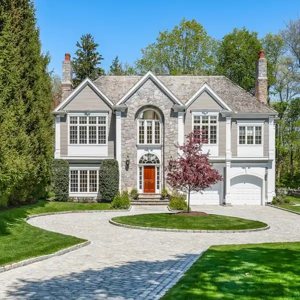 BEAUTIFULLY DESIGNED COLONIAL