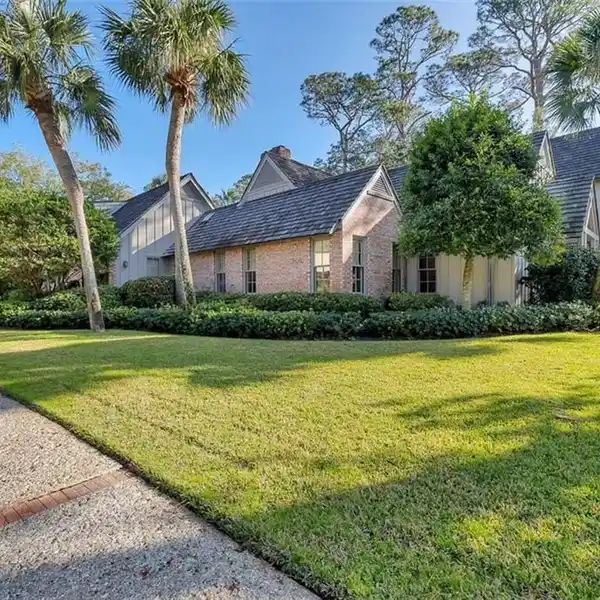 EXCLUSIVE COASTAL RETREAT ON SEA ISLAND