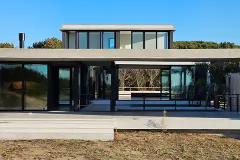 Luxury 8-Bedroom Beachside Living