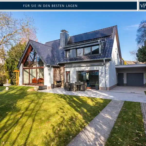 EXCEPTIONAL AND ENERGY-EFFICIENT ARCHITECT'S HOME