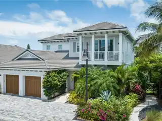 Beautifully Detailed Smart Beach House