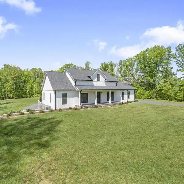 NATURE-LOVER’S DREAM WITH STRIKING CUSTOM FINISHES