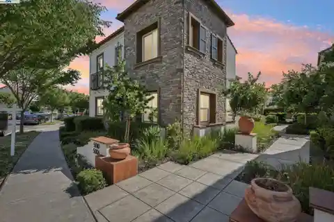 Stylish Living in Desirable Gale Ranch