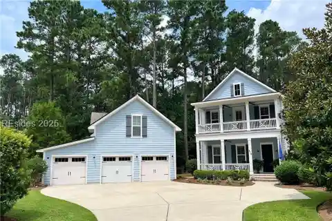 Elegance and Comfort with Versatility