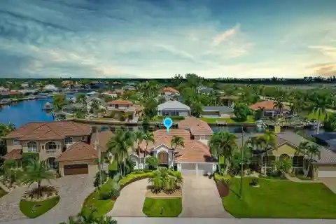 Majestic Home in Special Neighborhood