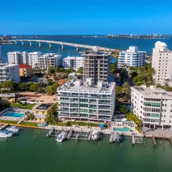 COMFORT AND STYLE IN A BOUTIQUE CONDOMINIUM