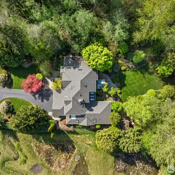 CHARMING HOME WITH PRIVATE SUITE AND GARDEN