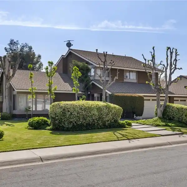 BEAUTIFUL CURB APPEAL HOME WITH SPACE AND COMFORT