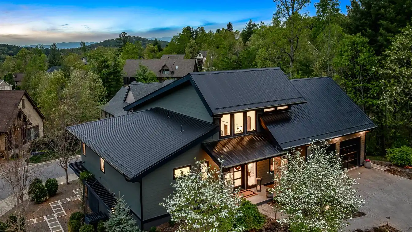 Modern Mountain Home in Thoms Estate