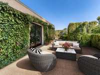 PENTHOUSE FLAT IN THE SOUGHT-AFTER FLORISSANT DISTRICT