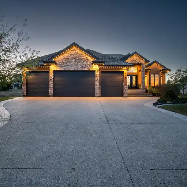 CUSTOM RIVERSTONE BUNGALOW WITH BACKYARD OASIS
