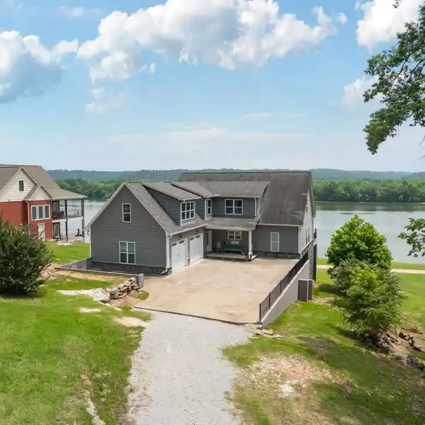 PEACEFUL RIVER LIVING