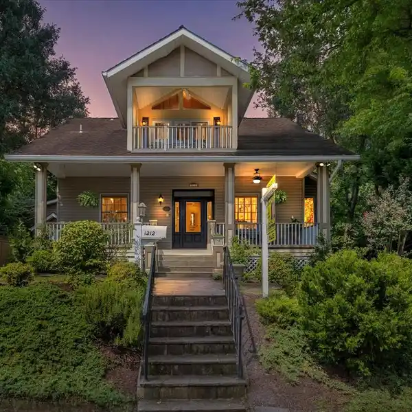 RARE OPPORTUNITY IN THE HEART OF CLARENDON