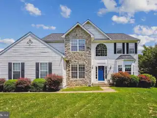 Incredible Colonial on over an Acre