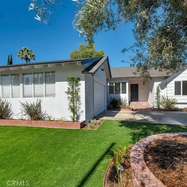 STYLISH AND UPDATED HOME IN PRIME LOCATION