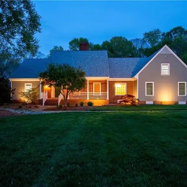 CAPE HOME IN THE VINEYARDS AT JOCKEY'S NECK