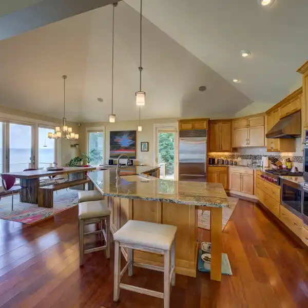 UNIQUE BEACHFRONT RESIDENCE
