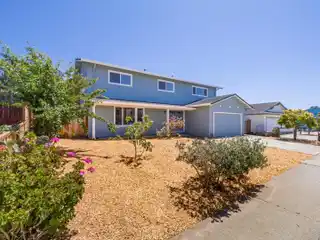 Lovely Home in Desirable Cliffwood Heights