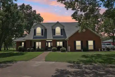 Lovely Pool Home in a Peaceful Setting