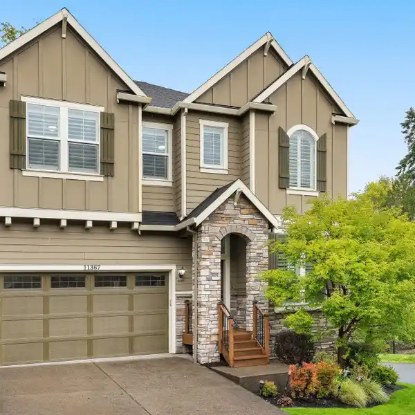 IMPECCABLY KEPT BONNY SLOPE HOME