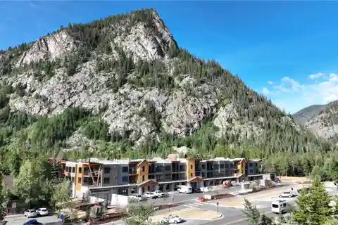 Stylish Living at the Base of Mount Royal