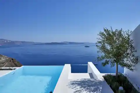 Luxury Rental Villa with Caldera View