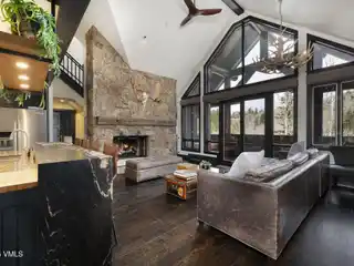 Beautifully Updated Penthouse at Snow Cloud