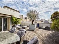 SUPERB APARTMENT WITH AN EXTENSIVE TERRACE BOASTING OPEN VIEWS