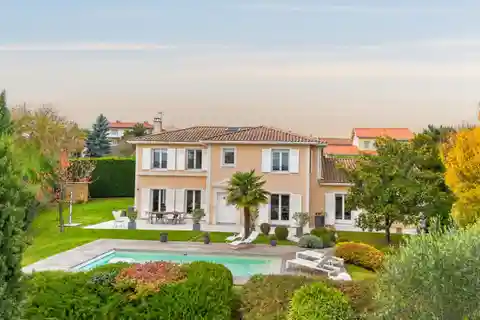 Sunlit Family Haven with Panoramic Alpine Views