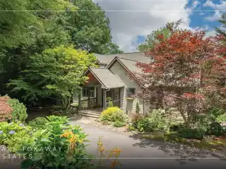 Arts & Crafts Beauty on Lake Toxaway Golf Course
