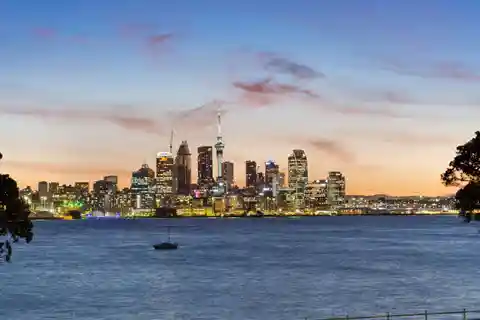 Incredible Waterfront Apartment with Panoramic City Views