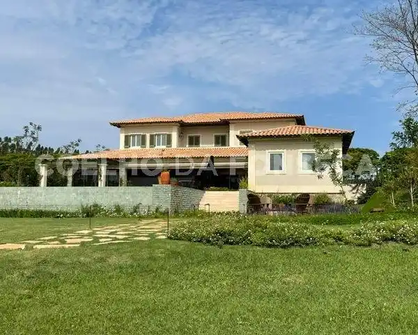 TUSCAN STYLE IN A BEAUTIFUL NATURAL SETTING