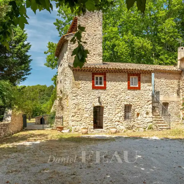 CHARMING COUNTRYSIDE COMPOUND WITH RICH HERITAGE