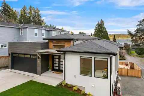 Stunning Lake Sammamish Modern Stunner