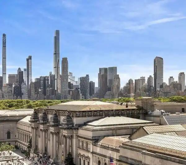 MAGNIFICENT FULL-FLOOR RESIDENCE ON FIFTH AVENUE