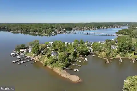 Waterfront Retreat with Endless Views