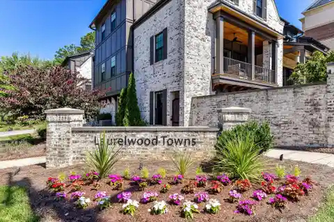 Beautifully Designed Saussy Burbank Townhome