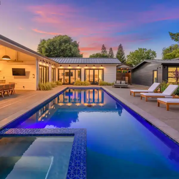 EXTRAORDINARY IN-TOWN RETREAT