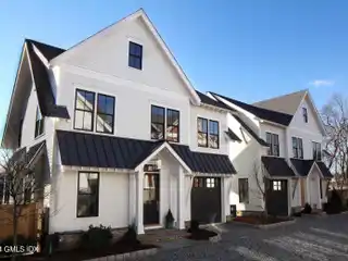 Bright and Beautiful Home in a Private Community
