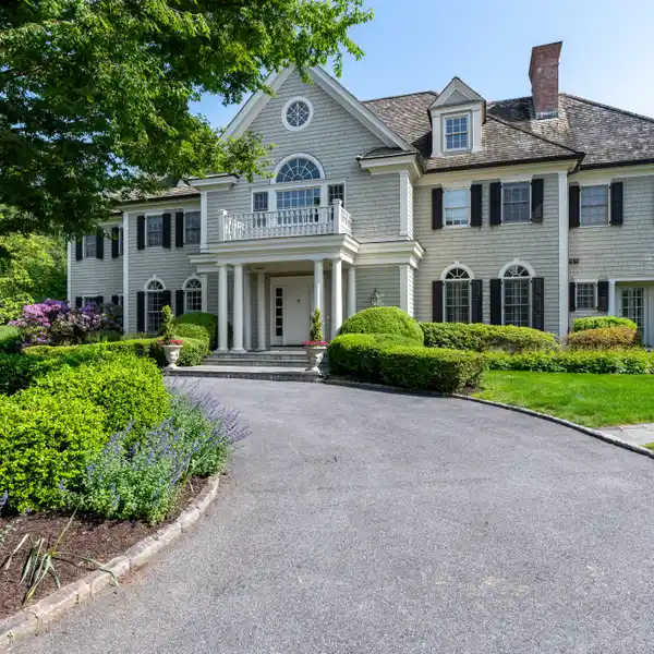 TIMELESS CLASSICISM ELEVATED TO A GRAND SCALE