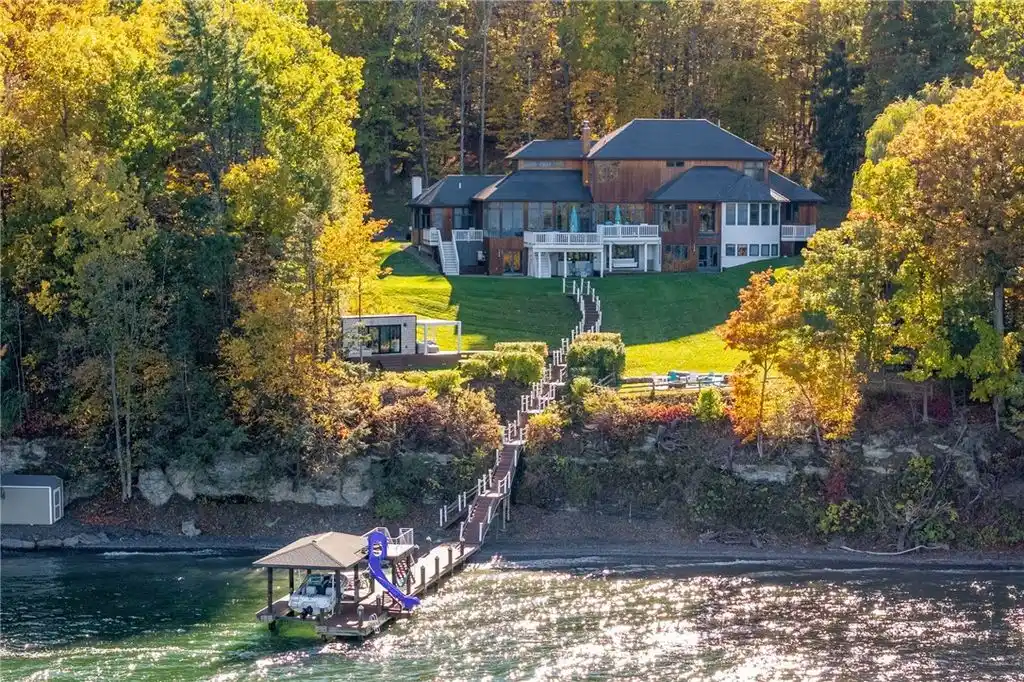 Unparalleled Lakeside Living