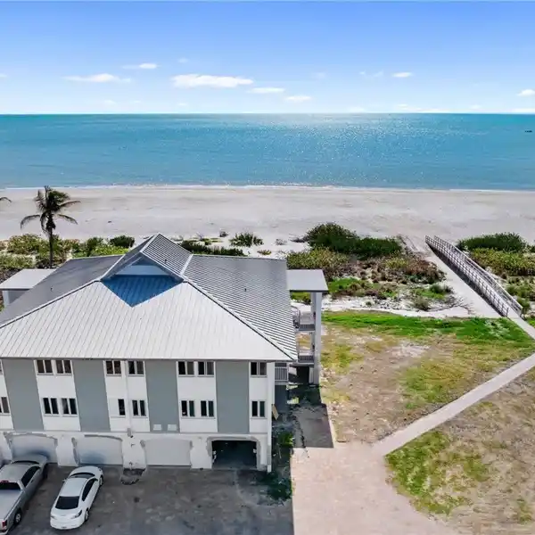 DIRECT GULF-FRONT OPPORTUNITY