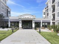 NEW LUXURY LIVING IN NEW CANAAN