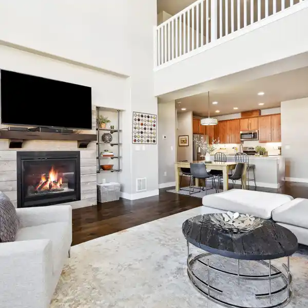 BEAUTIFULLY DESIGNED DUPLEX IN SOLEIL HOMES